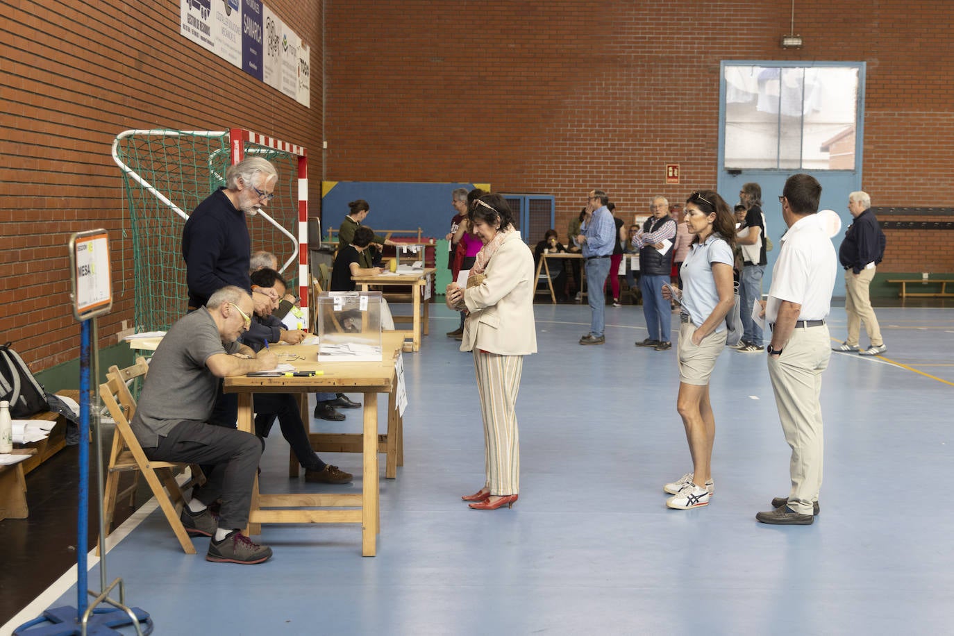 Votaciones de las Elecciones Europeas en el colegio Ponce de León de Valladolid