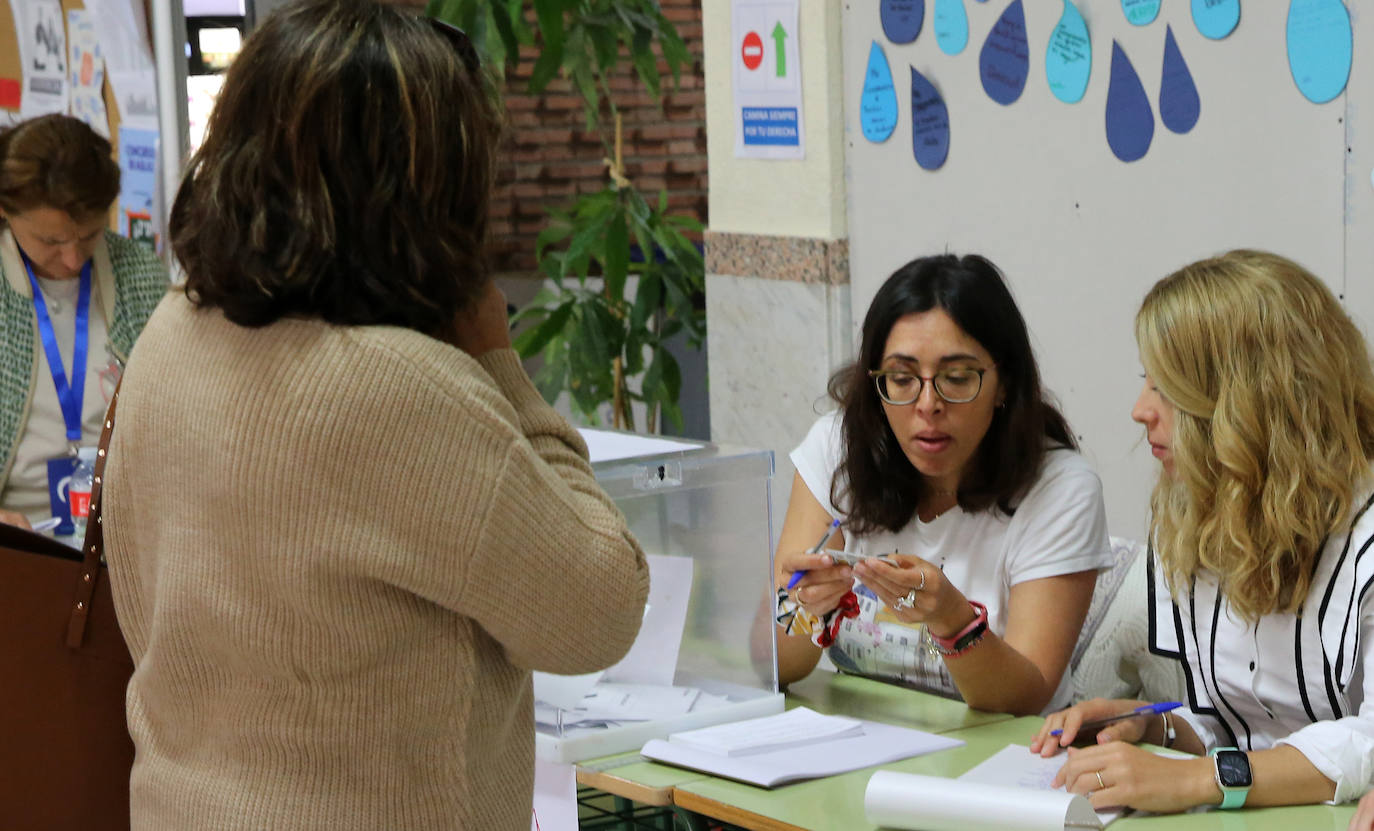 Fotografías de las votaciones en Segovia de las elecciones europeas