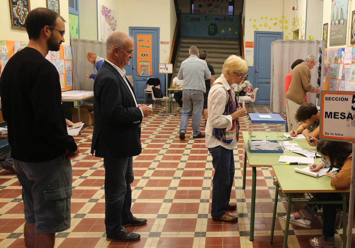 Fotografías de las votaciones en Segovia de las elecciones europeas