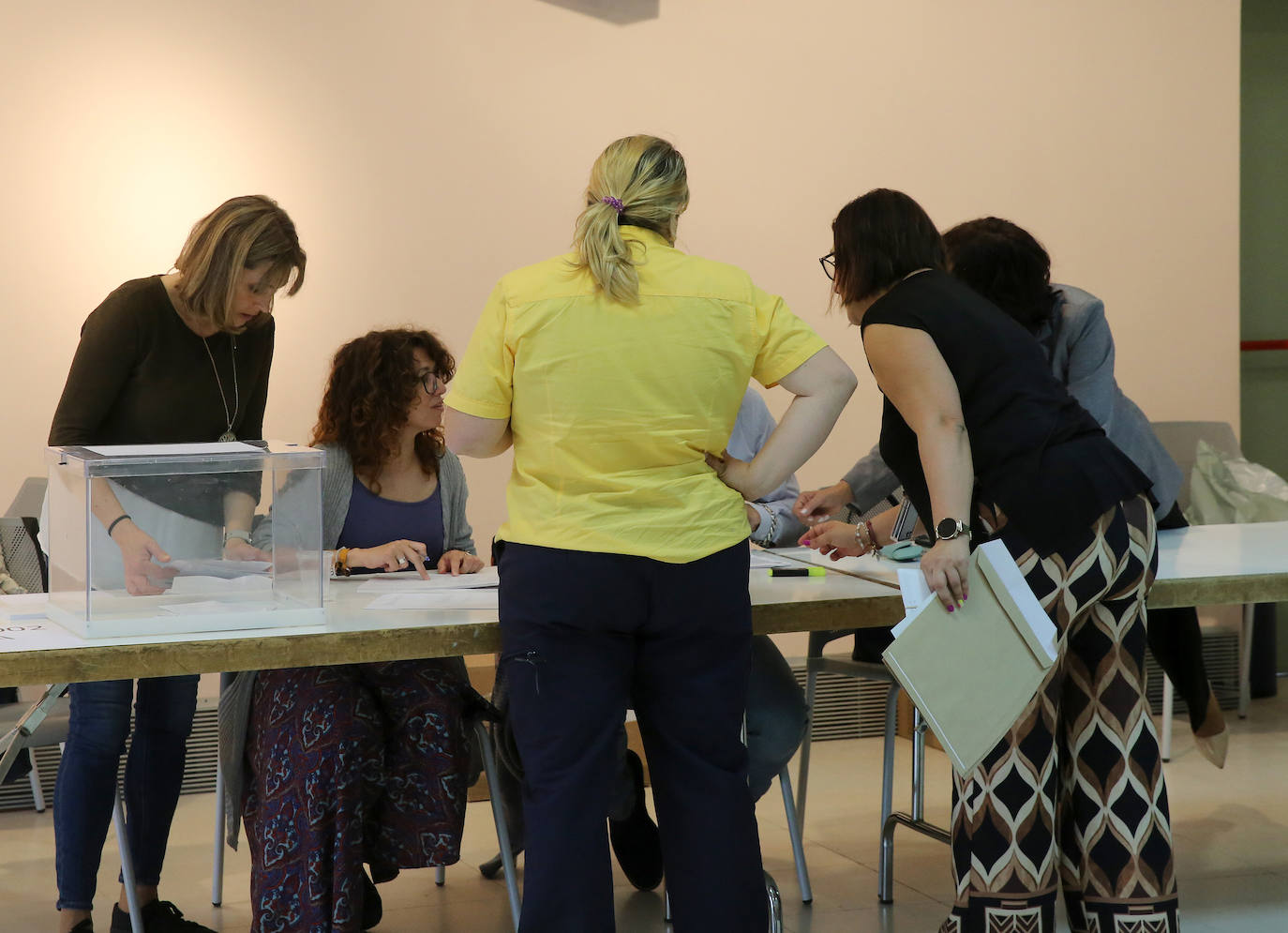 Fotografías de las votaciones en Segovia de las elecciones europeas