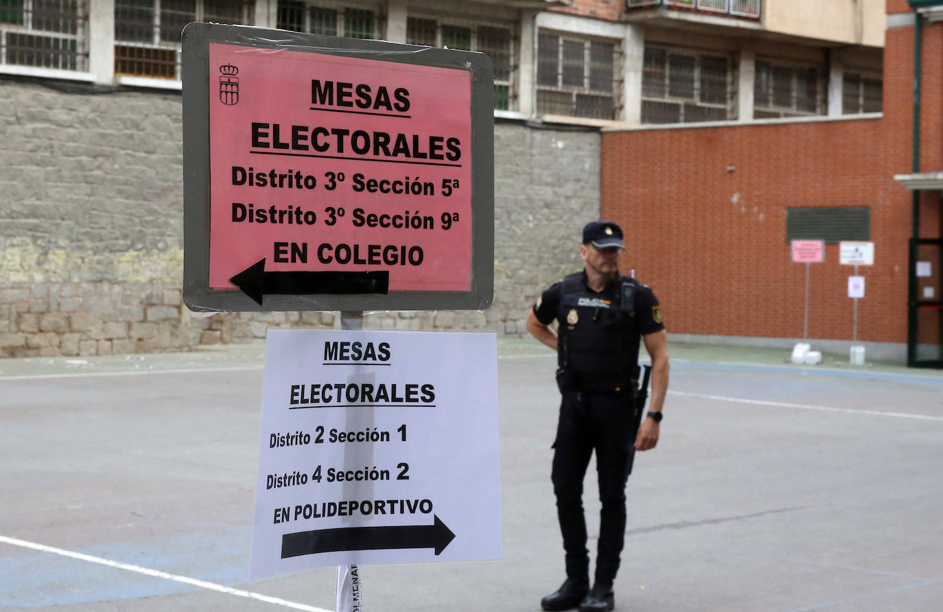 Fotografías de las votaciones en Segovia de las elecciones europeas