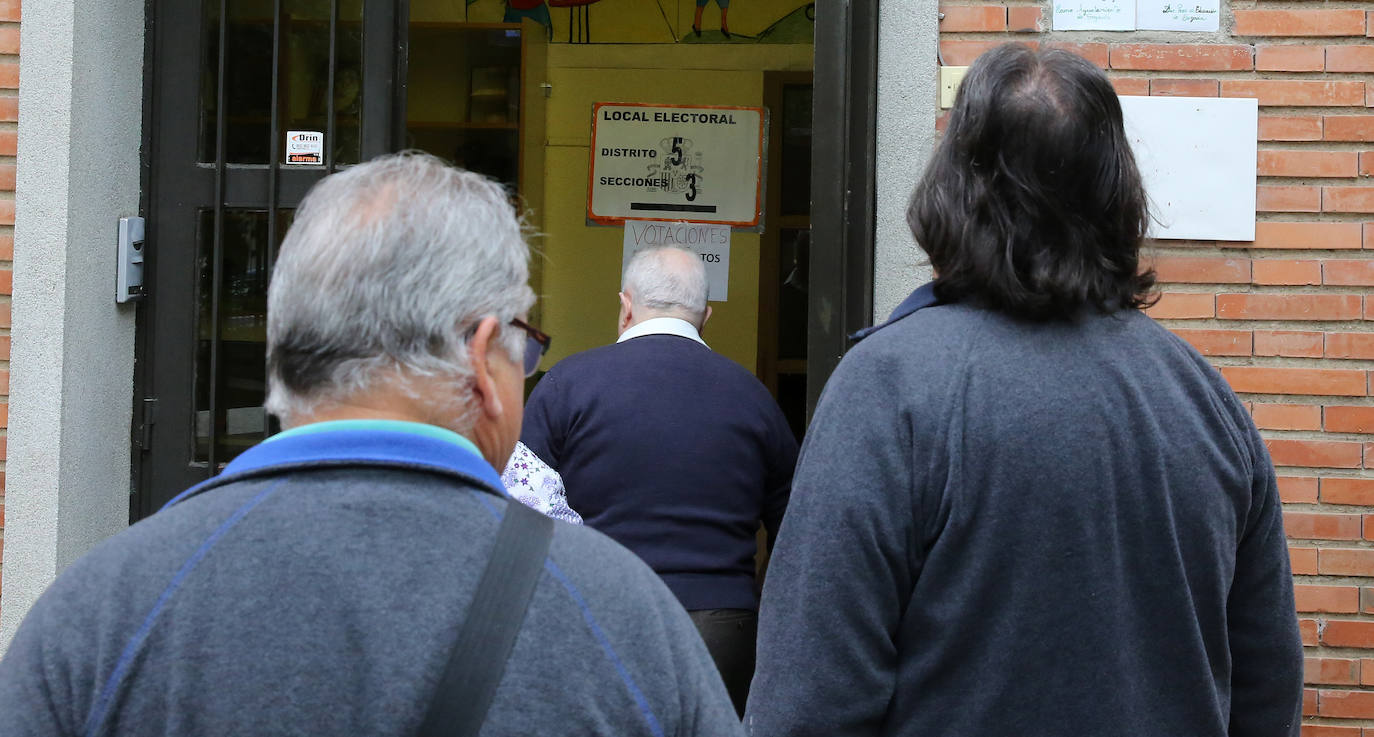 Fotografías de las votaciones en Segovia de las elecciones europeas