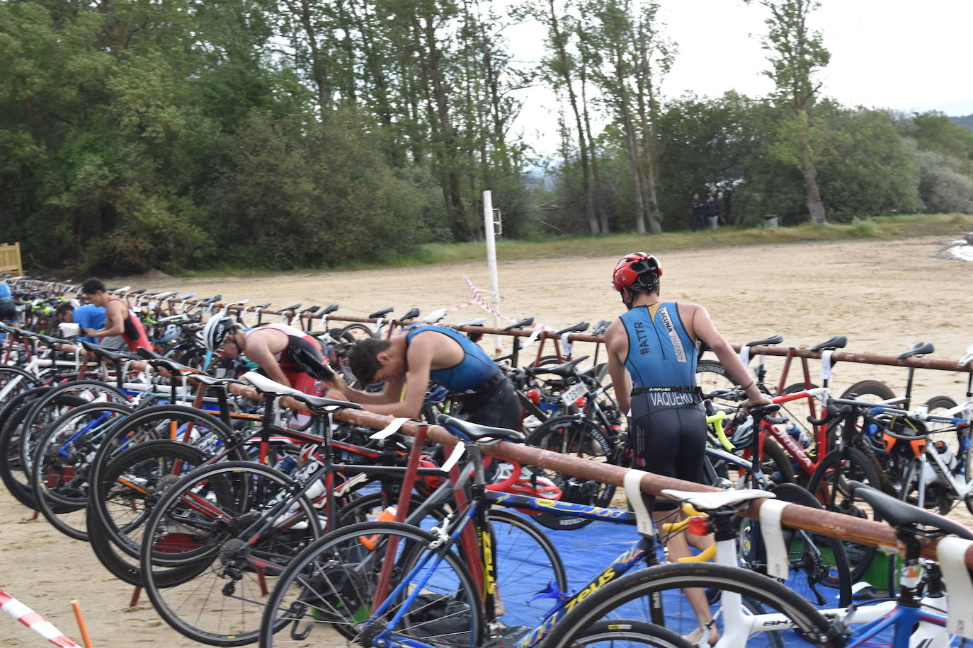 El VIII Triatlón Sprint de Aguilar, marcado por la lluvia