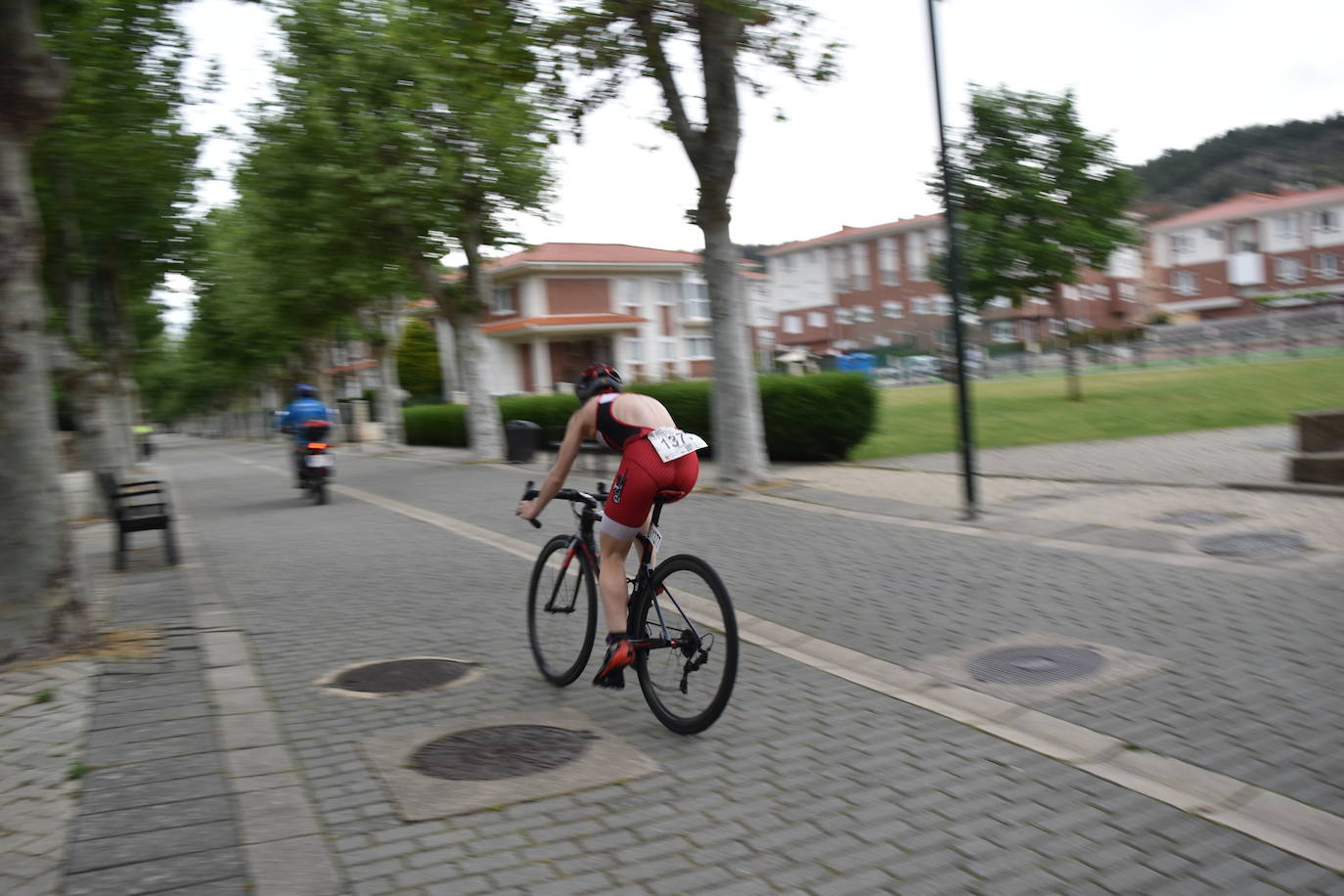 El VIII Triatlón Sprint de Aguilar, marcado por la lluvia