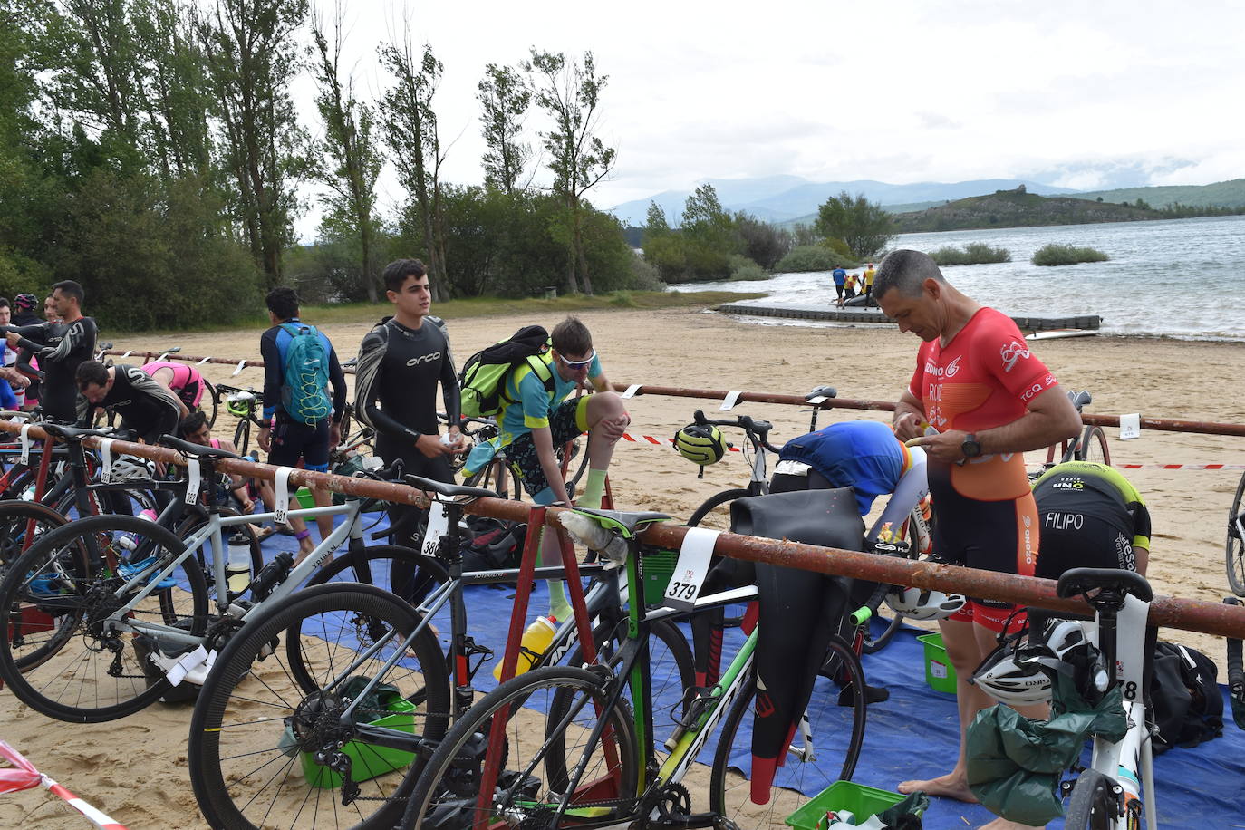 El VIII Triatlón Sprint de Aguilar, marcado por la lluvia