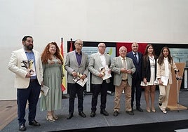 Presentación del Olmedo Clásico con Benjamín Sevilla (primero por la izquierda) y Germán Vega (tercero por la izquierda), entre representantes de las administraciones que colaboran con el festival.