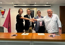 Un momento de la firma del convenio