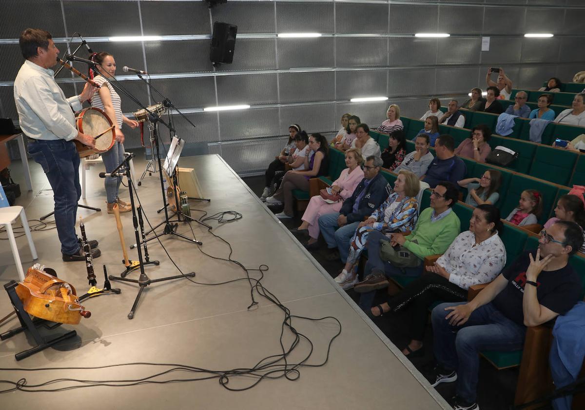 Actuación de Son de Ayer en el homenaje a los voluntarios en el Lecrác.