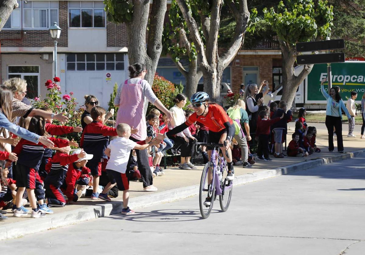 Las imágenes de la visita a Peñafiel de la Vuelta Ciclista