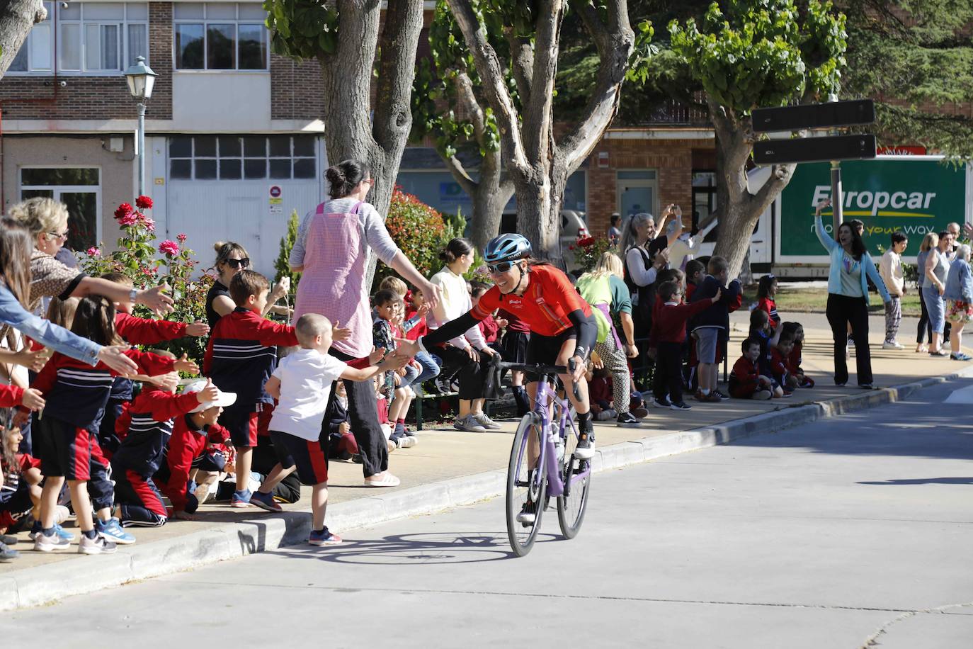 Las imágenes de la visita a Peñafiel de la Vuelta Ciclista