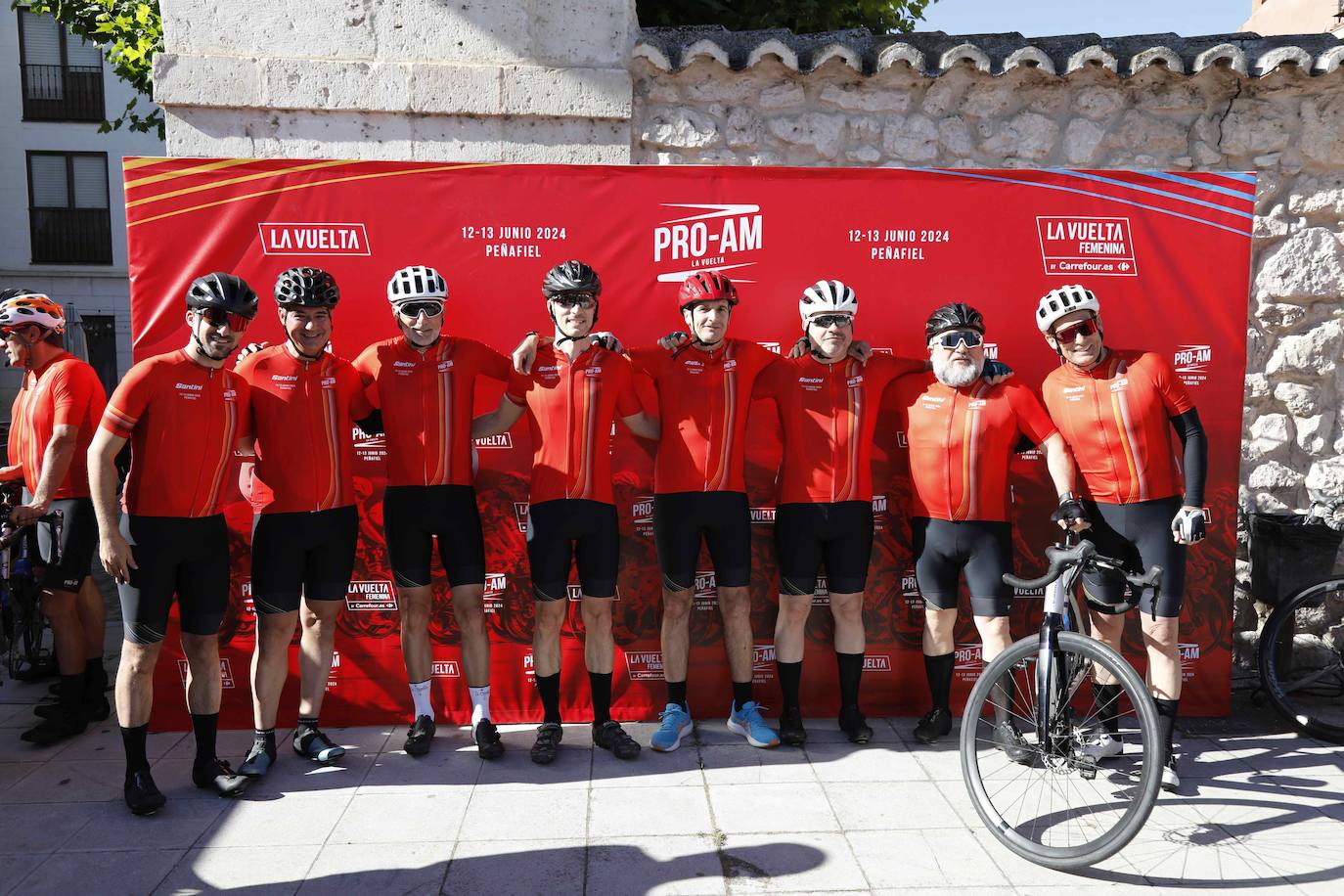 Las imágenes de la visita a Peñafiel de la Vuelta Ciclista