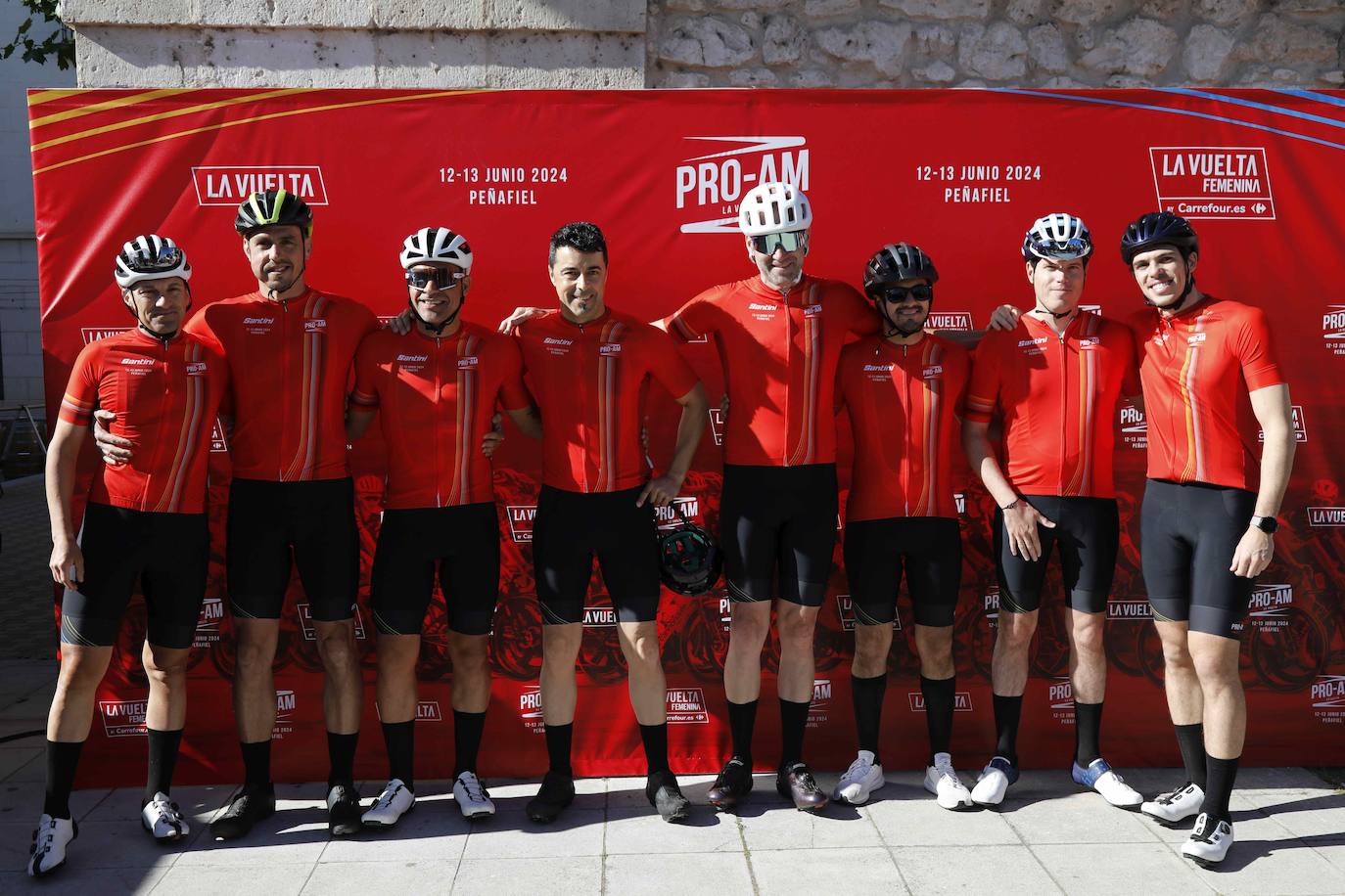 Las imágenes de la visita a Peñafiel de la Vuelta Ciclista