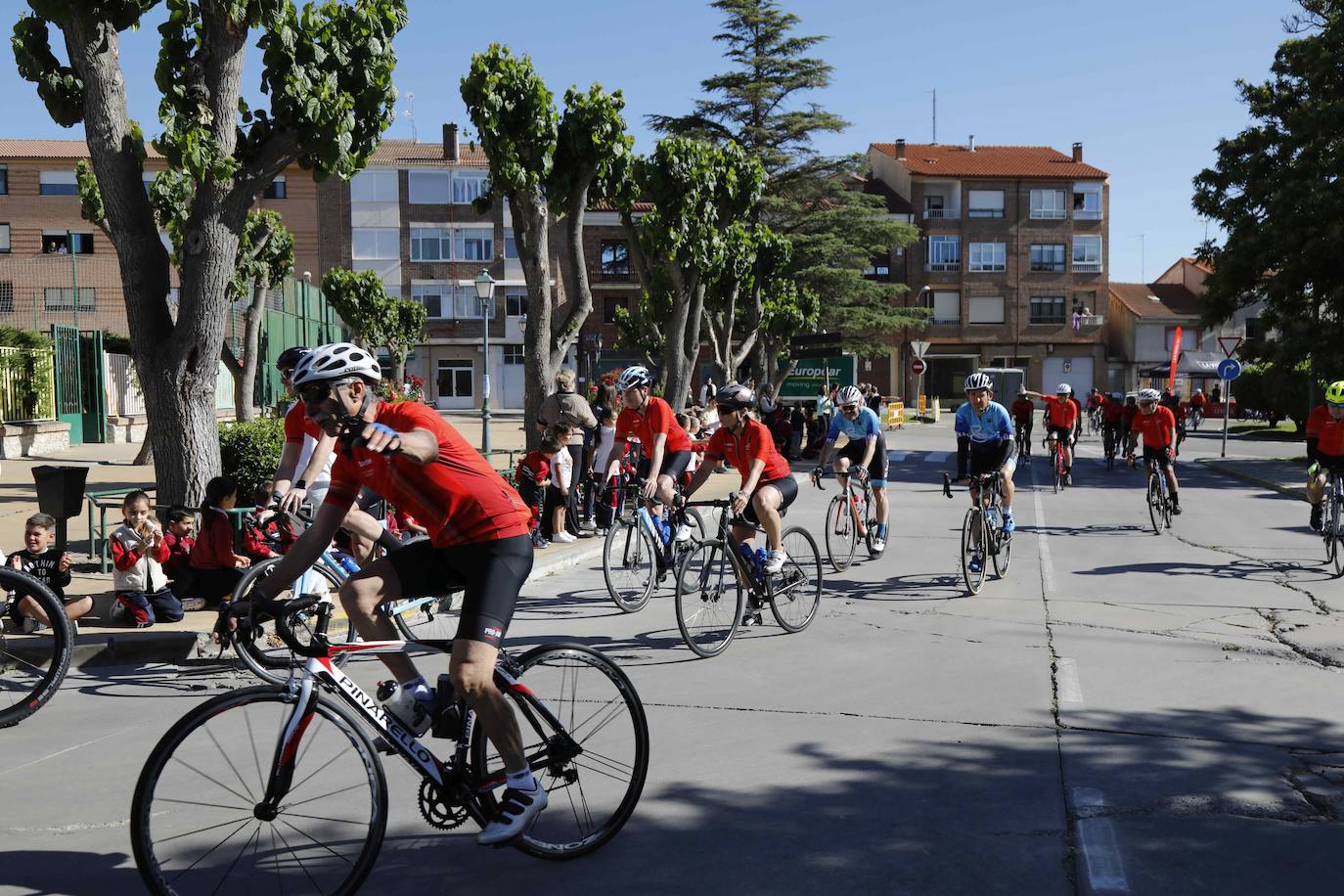 Las imágenes de la visita a Peñafiel de la Vuelta Ciclista