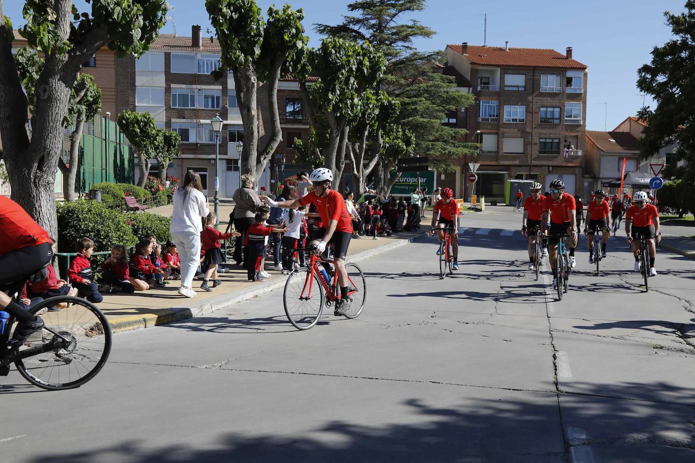 Las imágenes de la visita a Peñafiel de la Vuelta Ciclista