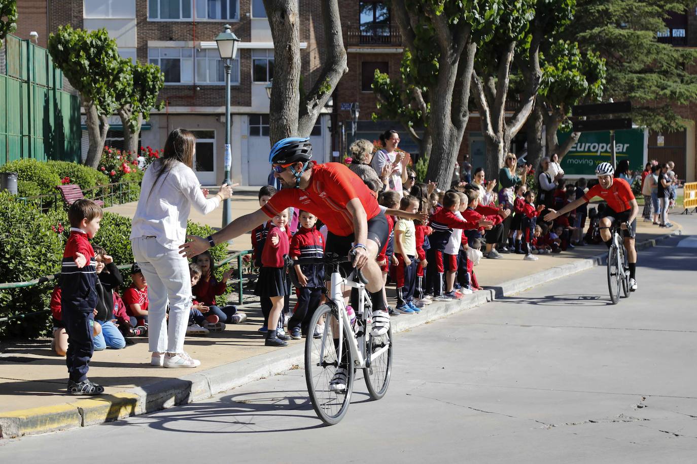 Las imágenes de la visita a Peñafiel de la Vuelta Ciclista