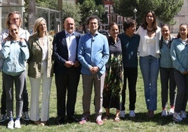 El alcalde, Jesús Julio Carnero, junto a los chef Pepe Rodríguez, Samantha Vallejo-Nágera y Jordi Cruz (a su izquierda).