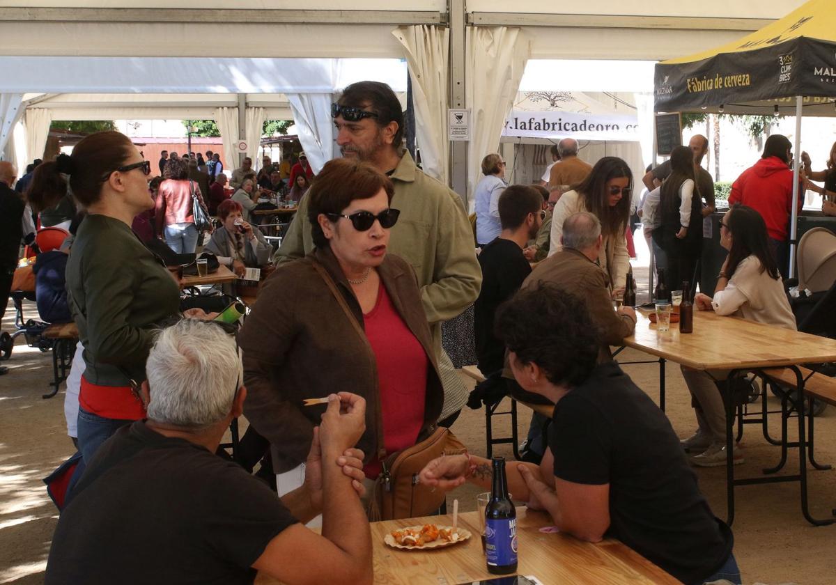 Celebración de una feria en el Paseo del Salón.