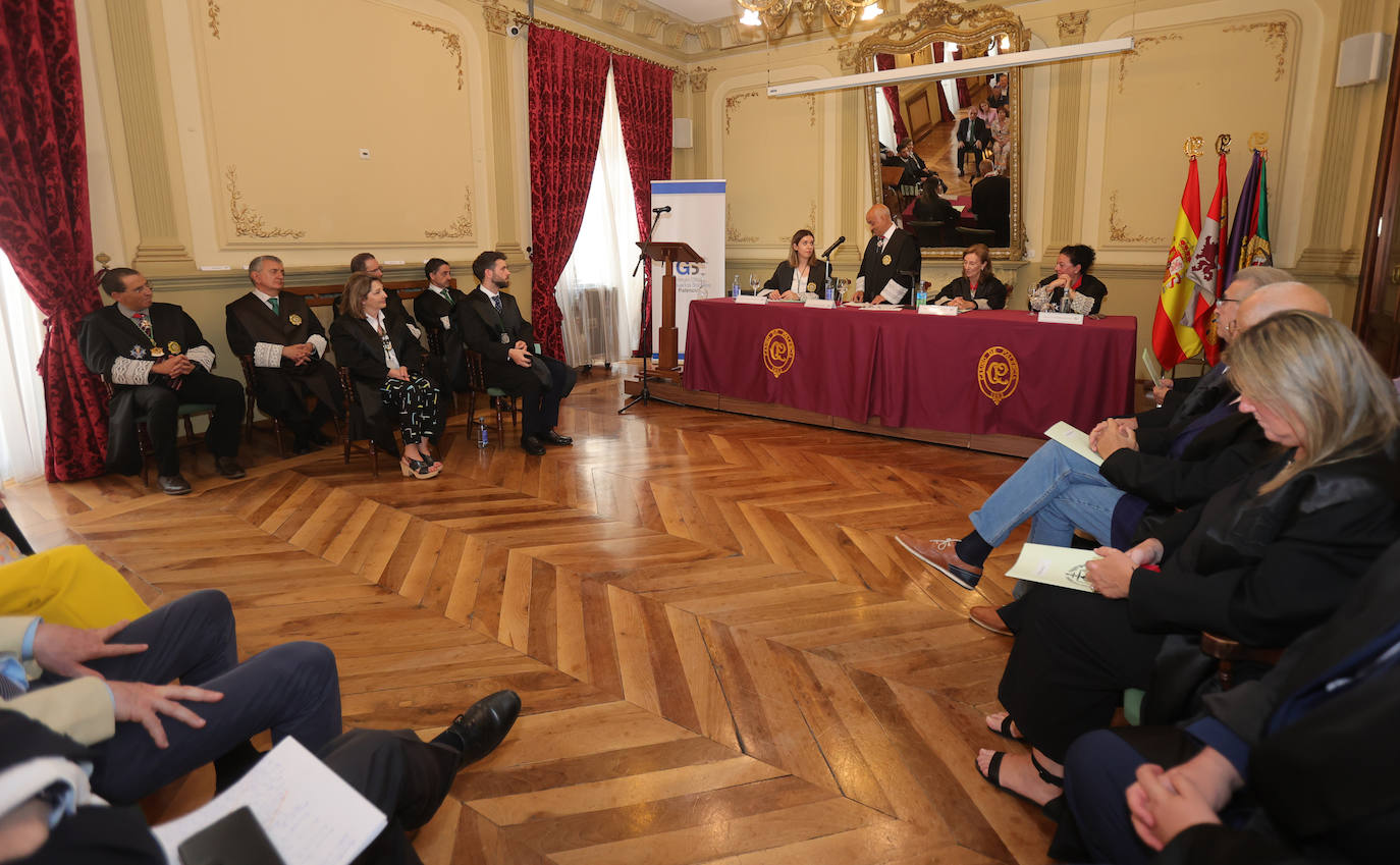 Jura de cargos y distinciones entre los graduados sociales