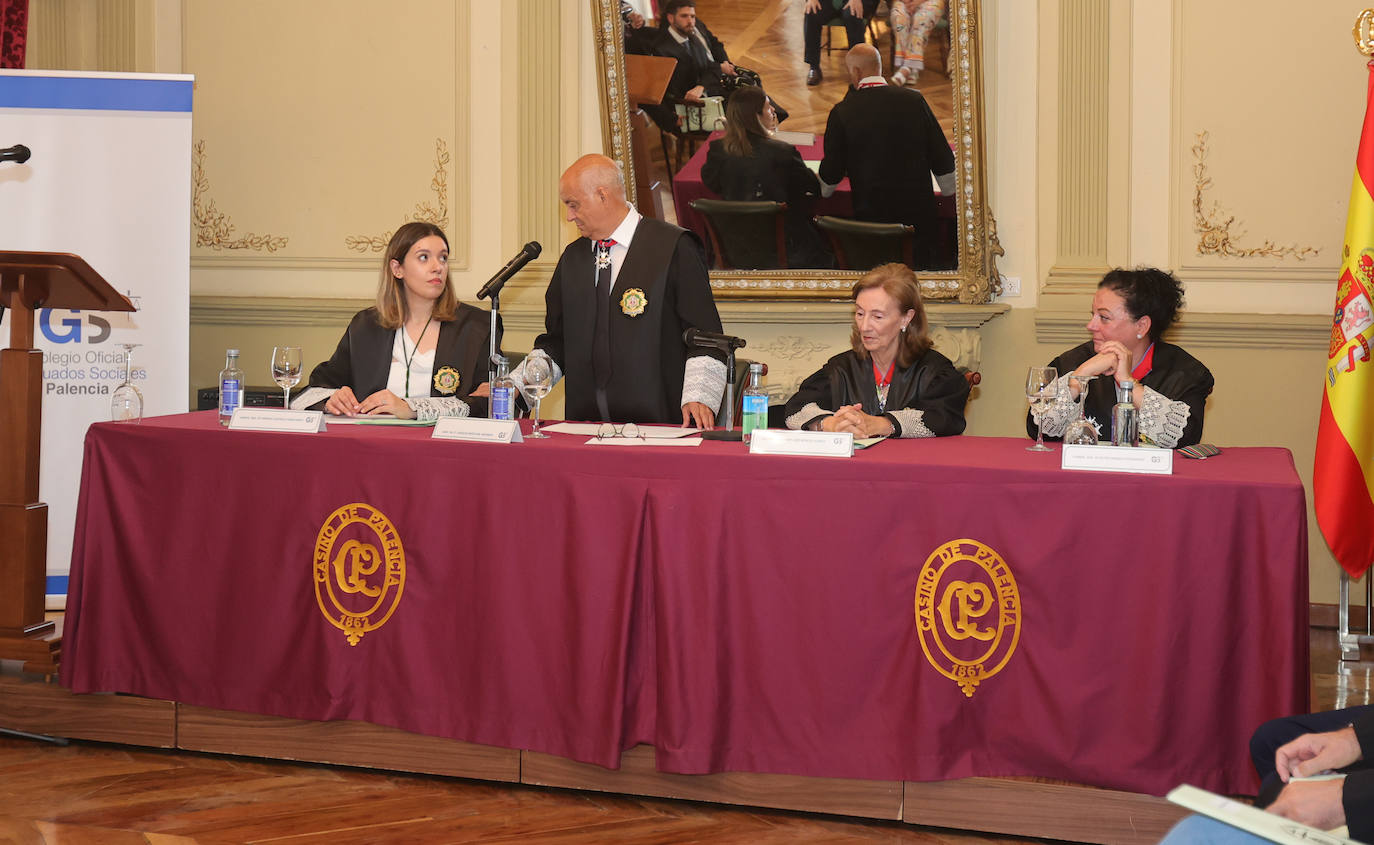 Jura de cargos y distinciones entre los graduados sociales