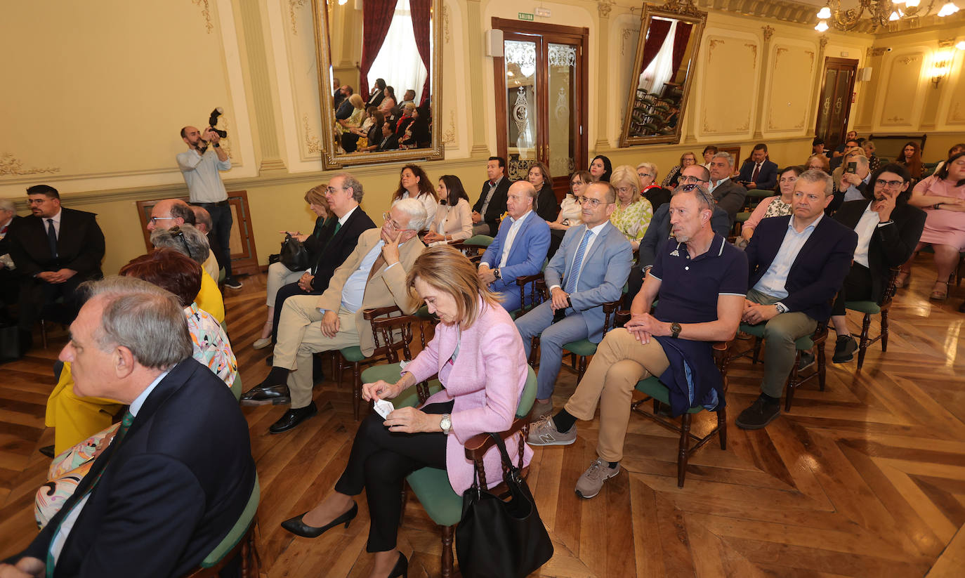 Jura de cargos y distinciones entre los graduados sociales