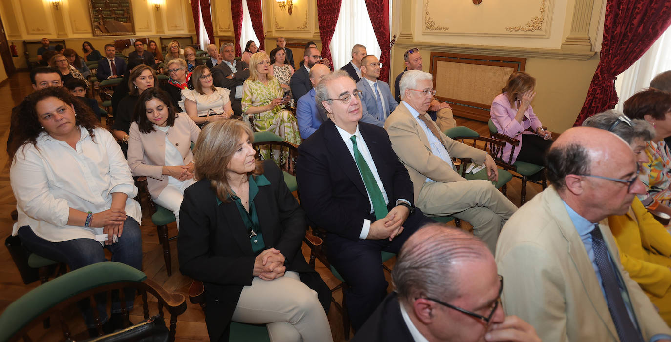 Jura de cargos y distinciones entre los graduados sociales