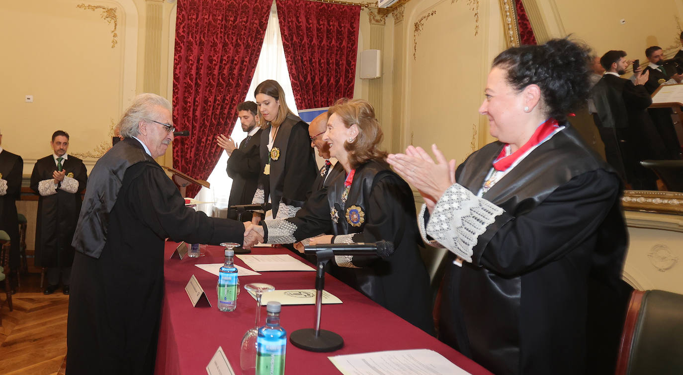 Jura de cargos y distinciones entre los graduados sociales