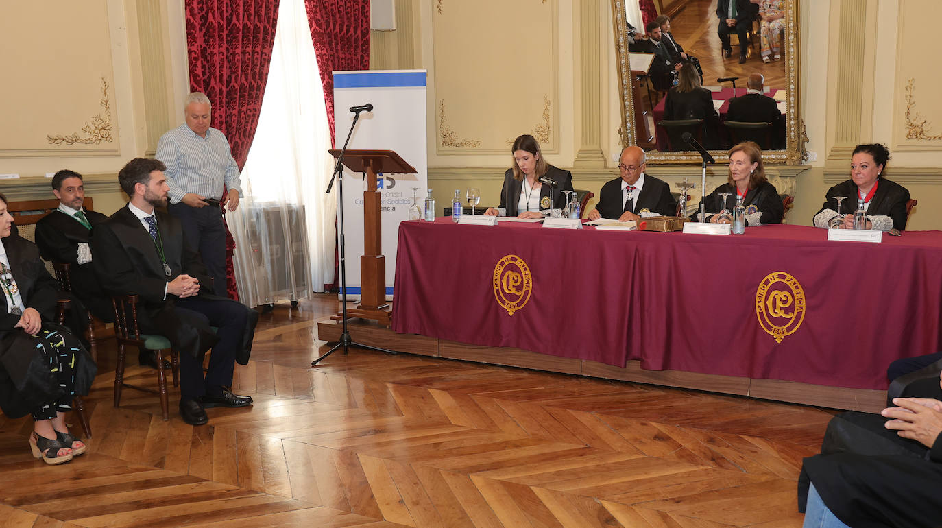 Jura de cargos y distinciones entre los graduados sociales