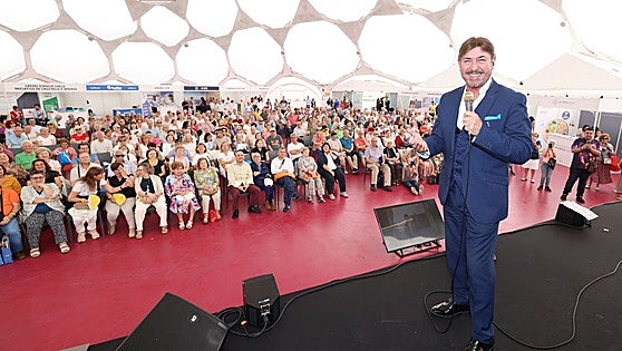 Como la vida, la voz de Alfonso Pahíno sigue igual... de bien