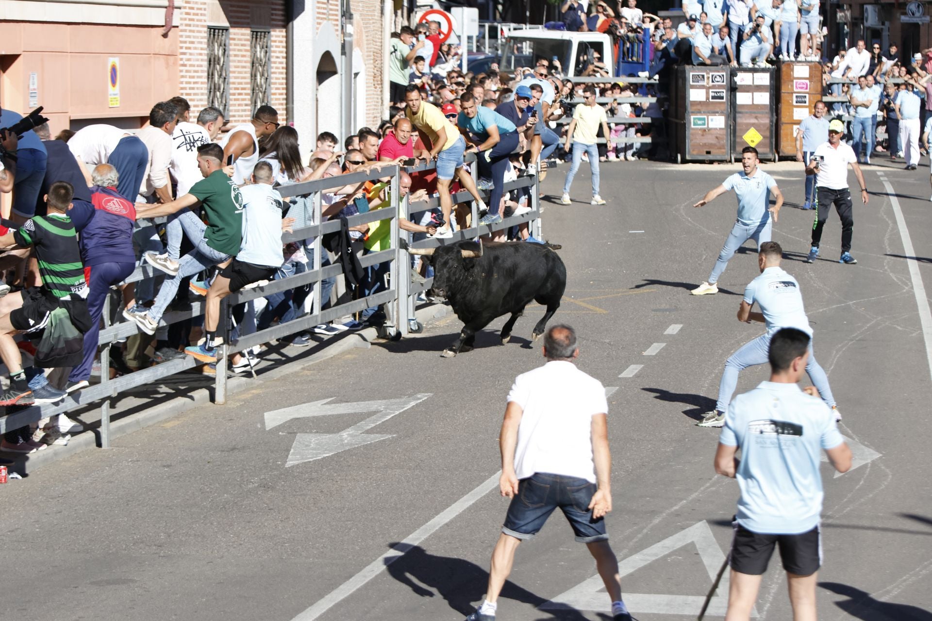 El álbum con los lances del Toro de la Feria de Medina del Campo