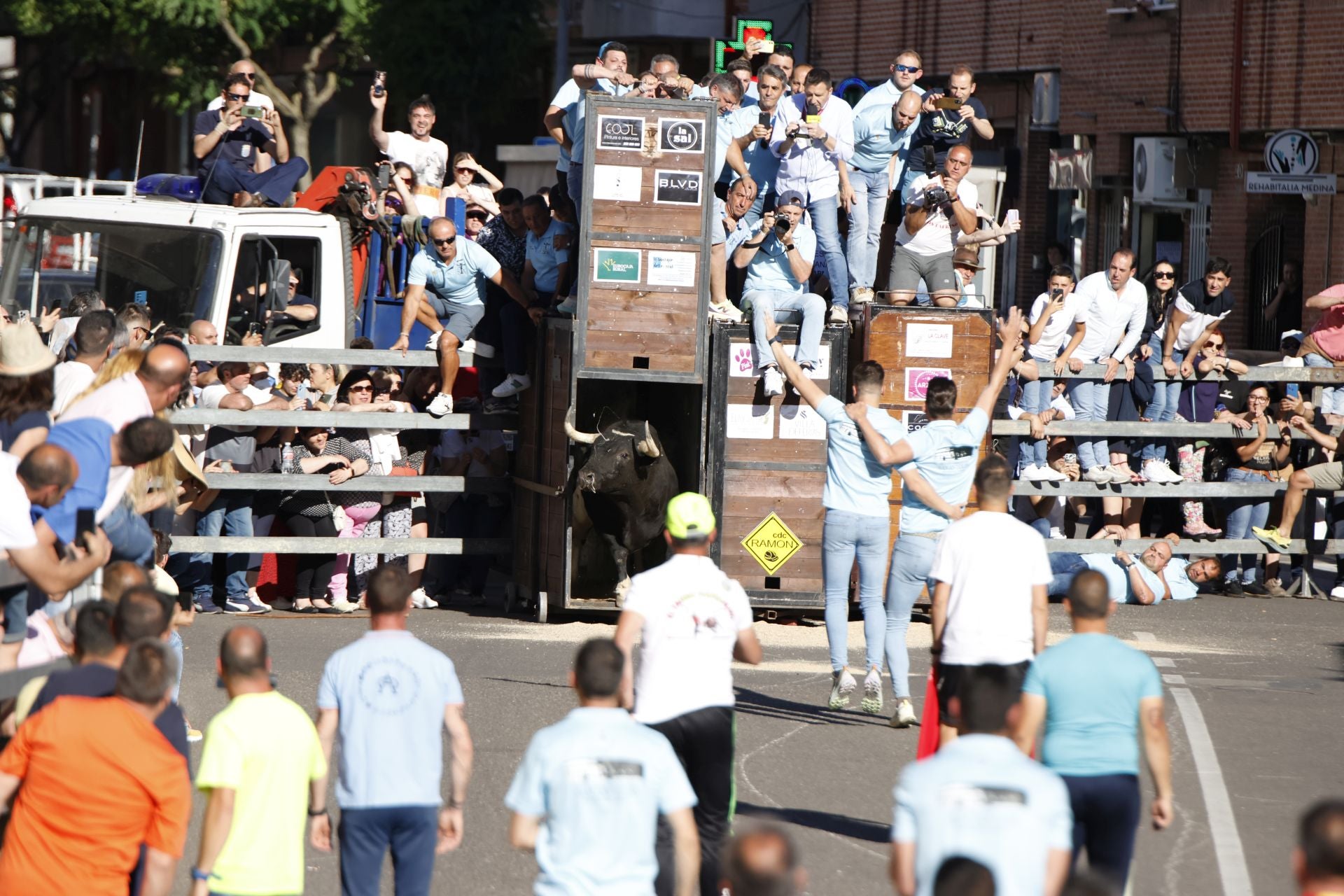 El álbum con los lances del Toro de la Feria de Medina del Campo