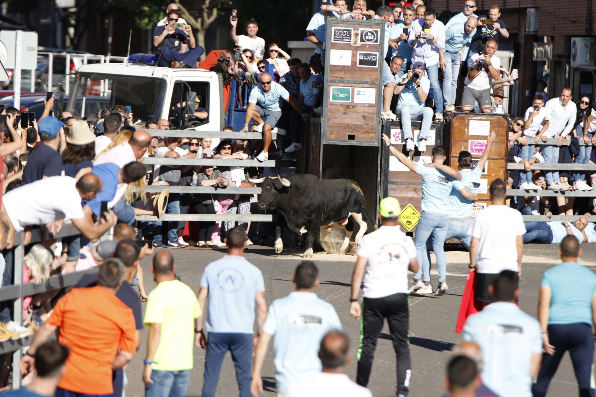 El álbum con los lances del Toro de la Feria de Medina del Campo