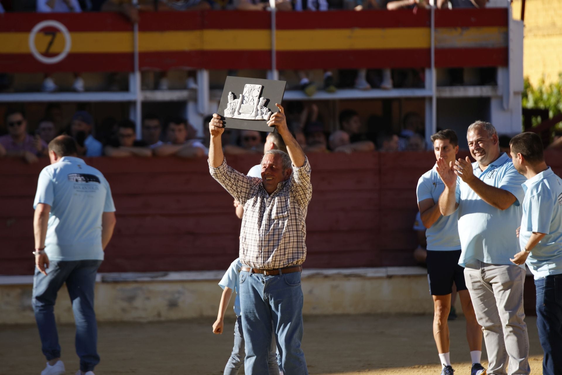 El álbum con los lances del Toro de la Feria de Medina del Campo