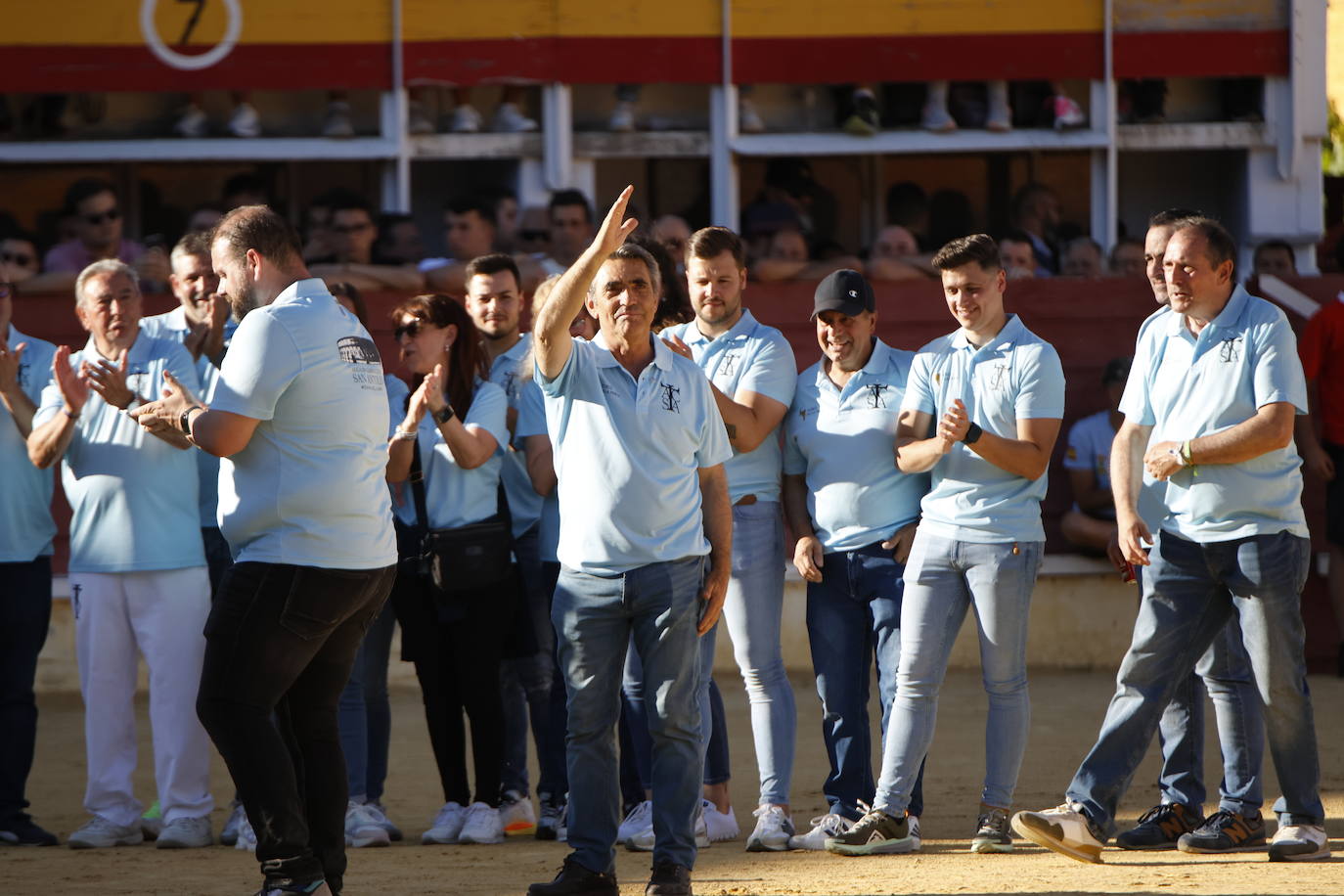 El álbum con los lances del Toro de la Feria de Medina del Campo