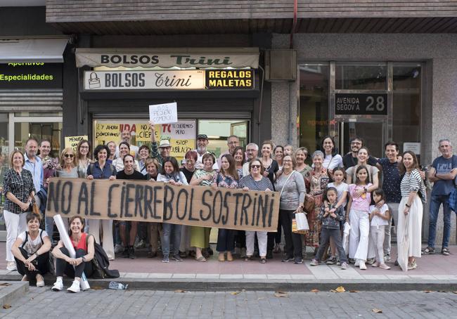 Fiesta sorpresa el pasado jueves organizada por la familia y amigos de Beatriz.