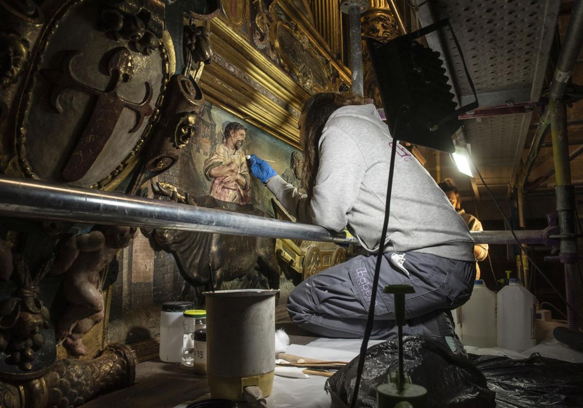 Trabajos de restauración en la Capilla de Santiago Apóstol de la Catedral de Segovia.