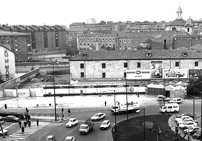 El convento de Nuestra Señora de la Laura visto desde la plaza de Colón, en los años 70 del siglo XX.