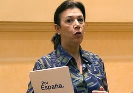 Esther Núñez, portavoz de Vox en el Ayuntamiento de Segovia, en un pleno de la corporación.