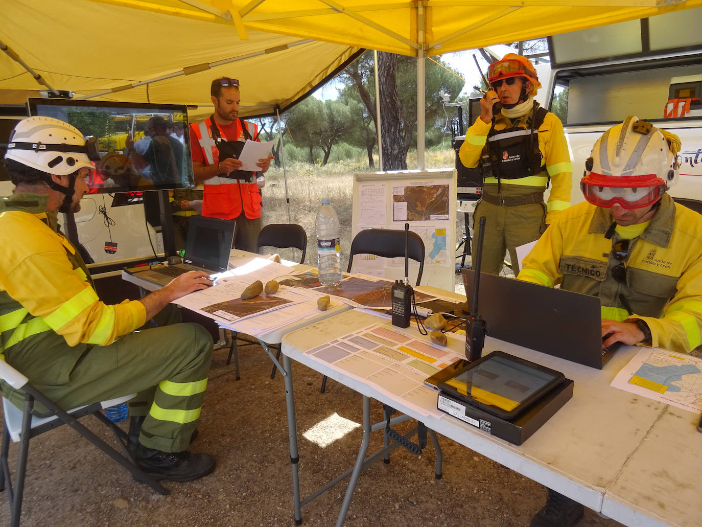 Las imágenes del simulacro de incendio forestal en el Pinar de Antequera