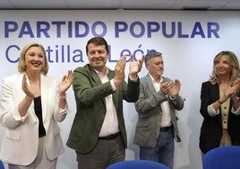 Isabel Blanco, Alfonso Fernández Mañueco, Francisco Vázquez y Alicia García, en la sede autonómica del PP.