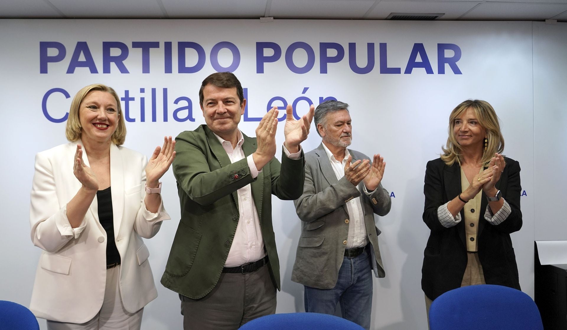 Isabel Blanco, Alfonso Fernández Mañueco, Francisco Vázquez y Alicia García, en la sede autonómica del PP.