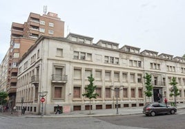 Exterior del colegio El Salvador.