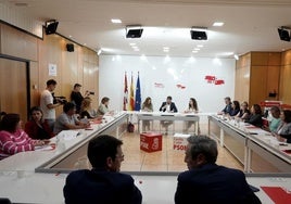 Luis Tudanca, en el centro, durante la reunión este martes de la Comisión Ejecutiva Autonómica del PSOE.