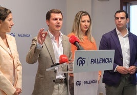 Los concejales del PP Raquel Martín, Víctor Torres, María Heredero y Sergio Abril.