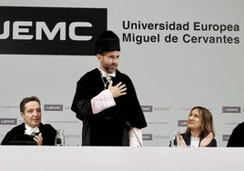 David García López, rector de la Universidad Europea Miguel de Cervantes, durante el acto de investidura.