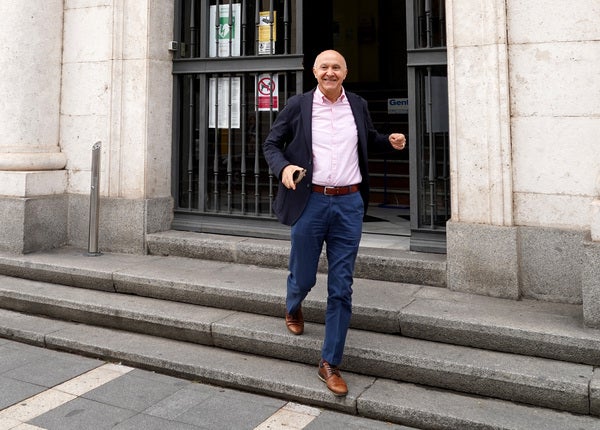 Ramiro Ruiz Medrano a la salida de la Audiencia Provincial tras declarar en calidad de testigo.