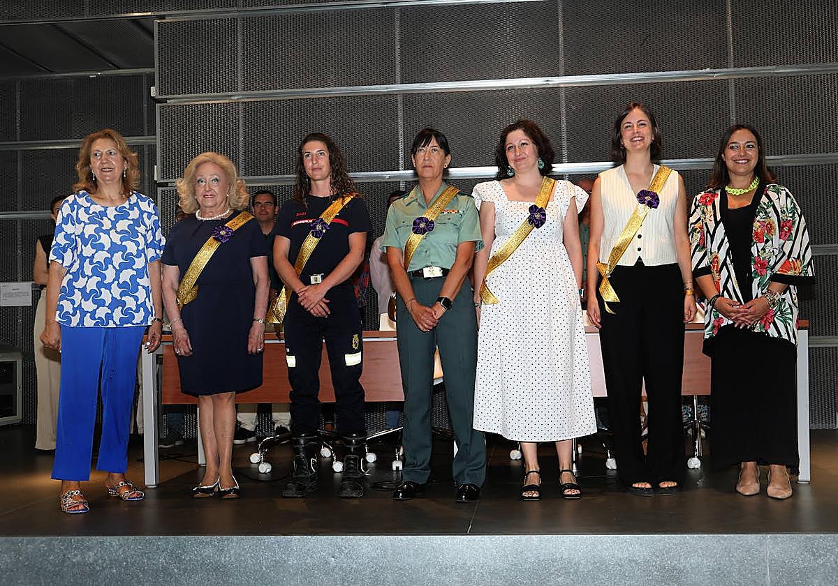 Entrega de las bandas de la Mujer Palentina en el Campo de la Juventud.