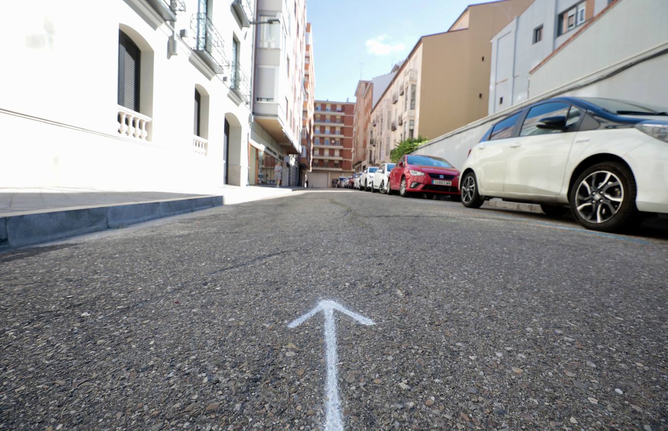 Obras de cambios de direcciones en el asfalto ene la calle García.