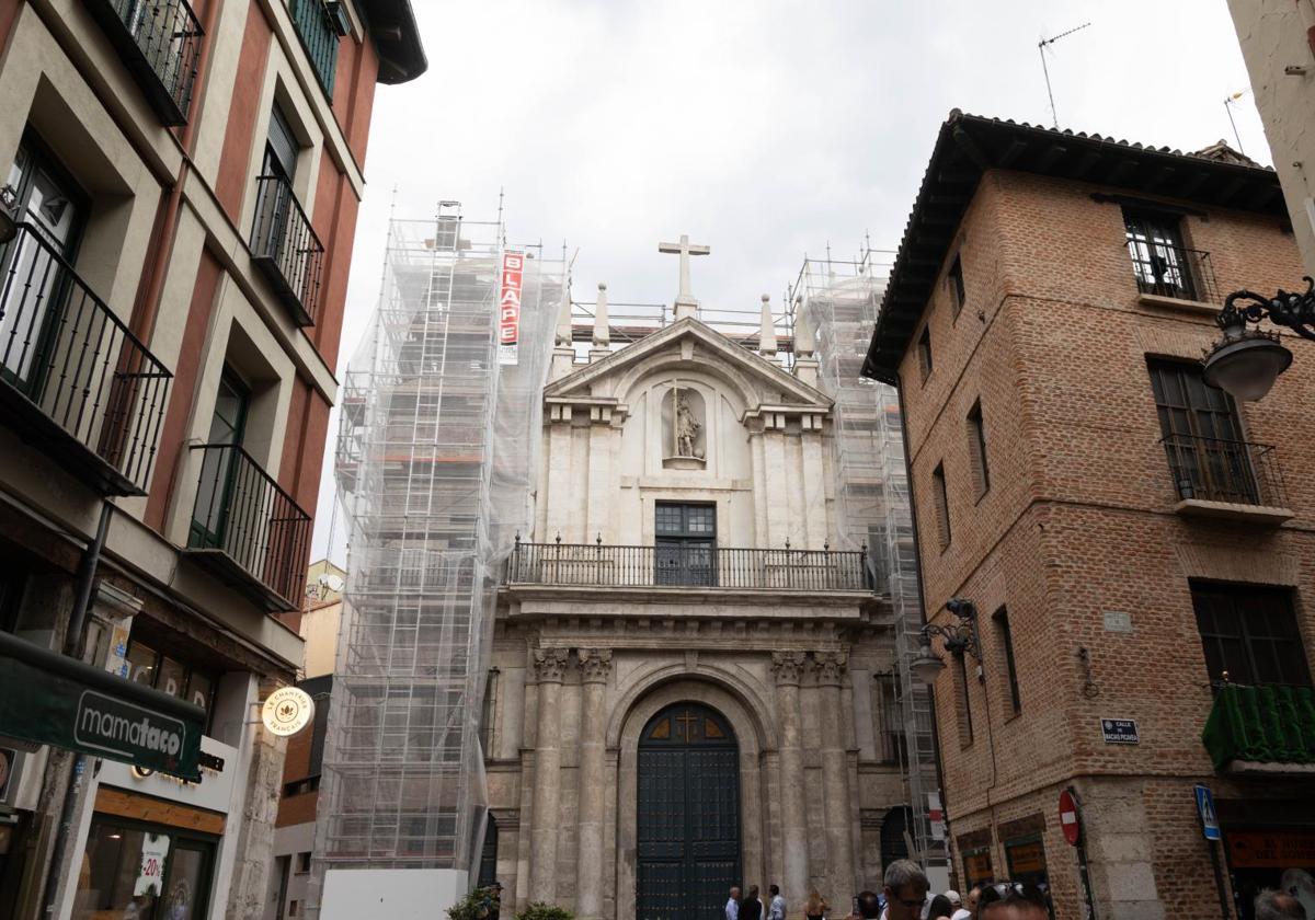 Iglesia de la Santa Vera Cruz, en la Calle Platerías.