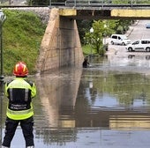 Las fuertes trombas de agua anegan vías subterráneas y garajes en Guardo