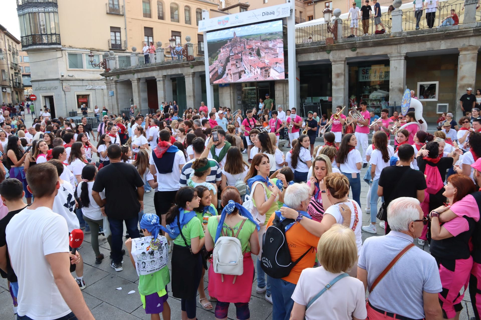 Fotografías de la concentración de peñas y charangas en Segovia